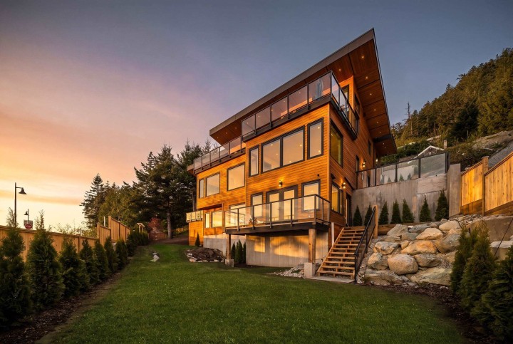 Photo 1 at 35 Kelvin Grove Way, Lions Bay, West Vancouver