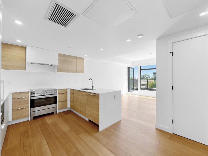 Photo 10 at 504 - 6485 Manitoba Street, Oakridge VW, Vancouver West