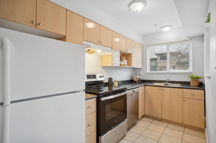 Photo 12 at 201 - 1099 W 71st Avenue, Marpole, Vancouver West