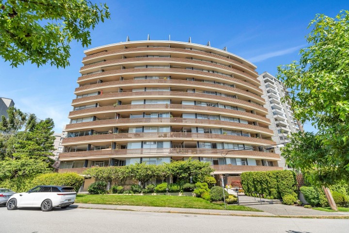 Photo 2 at 402 - 2135 Argyle Avenue, West Vancouver