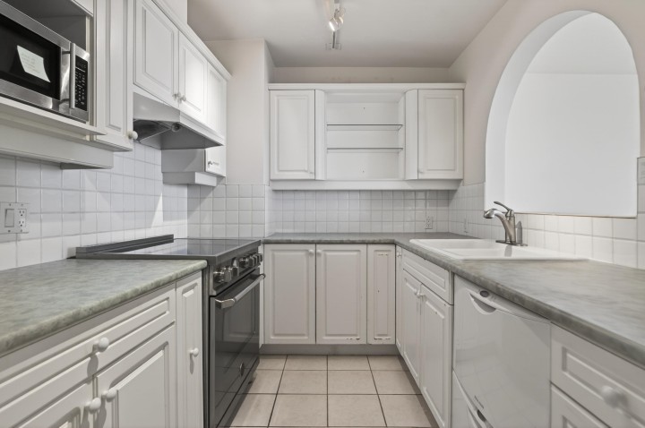 Photo 13 at 402 - 2135 Argyle Avenue, West Vancouver