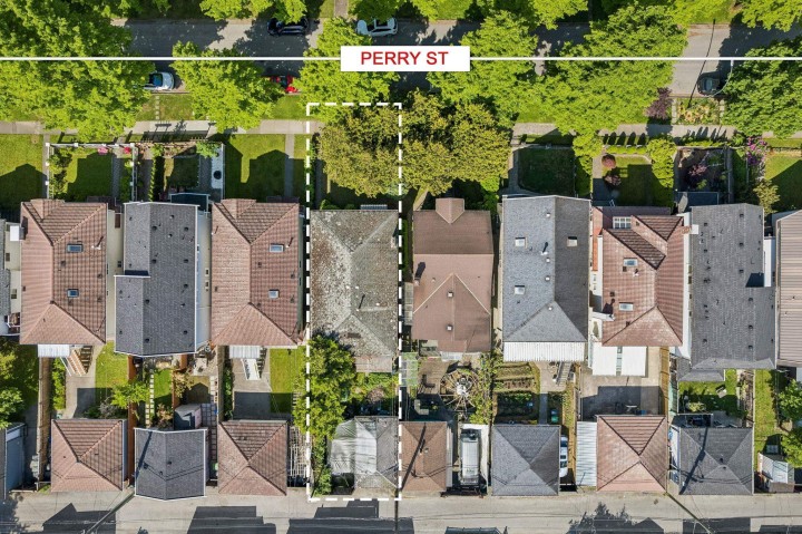 Photo 2 at 4420 Perry Street, Victoria VE, Vancouver East