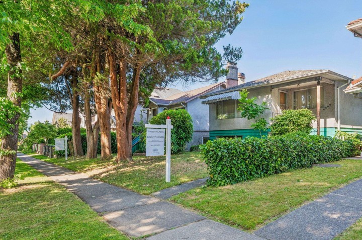 Photo 7 at 4420 Perry Street, Victoria VE, Vancouver East