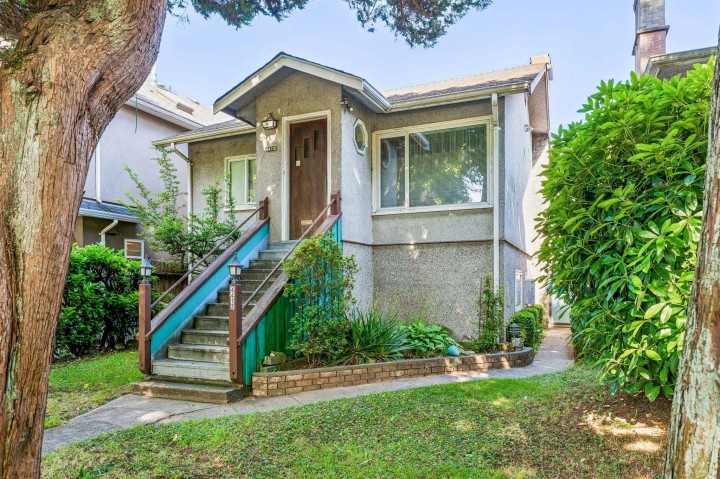 Photo 6 at 4412 Perry Street, Victoria VE, Vancouver East