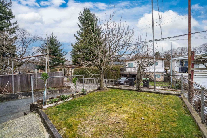 Photo 32 at 5262 Clarendon Street, Collingwood VE, Vancouver East