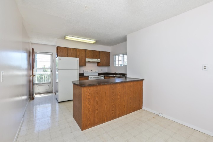 Photo 5 at 5322 Culloden Street, Vancouver East
