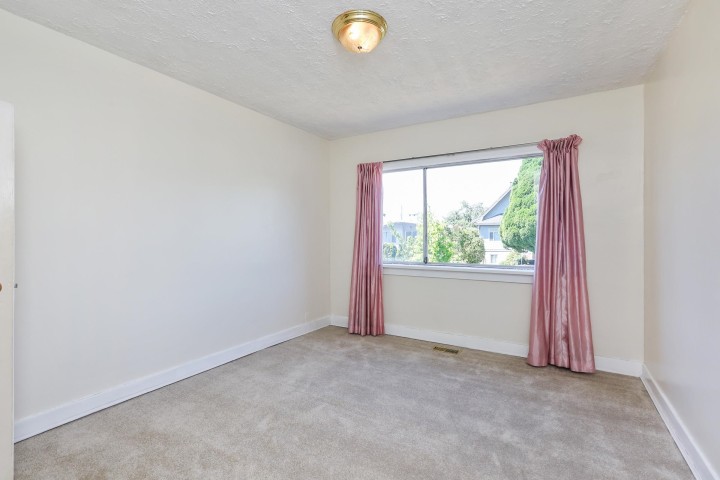 Photo 9 at 5322 Culloden Street, Vancouver East