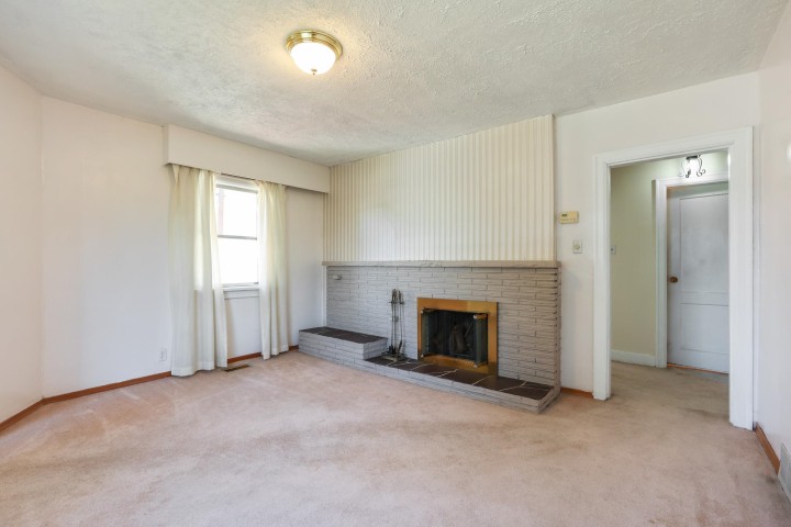 Photo 4 at 5322 Culloden Street, Vancouver East
