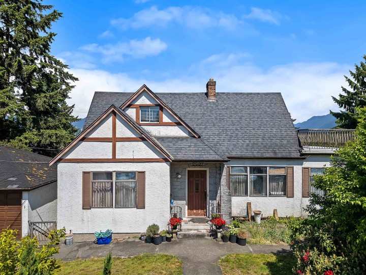 Photo 1 at 2587 Yale Street, Hastings Sunrise, Vancouver East