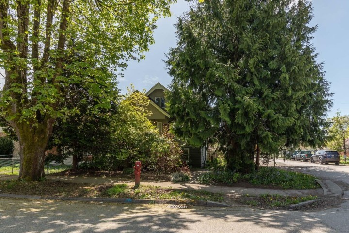 Photo 3 at 2002 E 13th Avenue, Grandview Woodland, Vancouver East