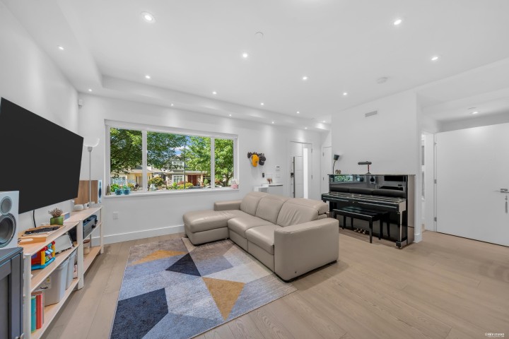 Photo 6 at 3342 E 24th Avenue, Renfrew Heights, Vancouver East