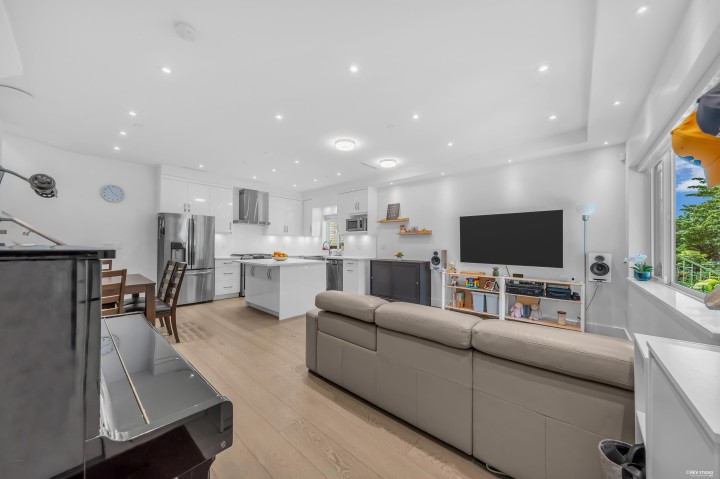Photo 7 at 3342 E 24th Avenue, Renfrew Heights, Vancouver East