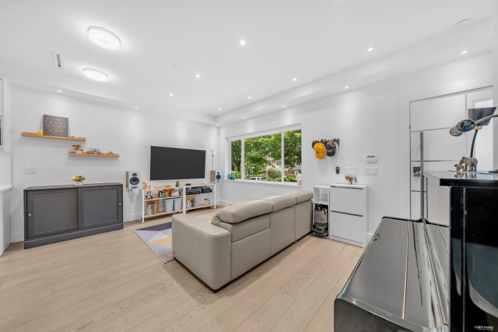 Photo 3 at 3342 E 24th Avenue, Renfrew Heights, Vancouver East