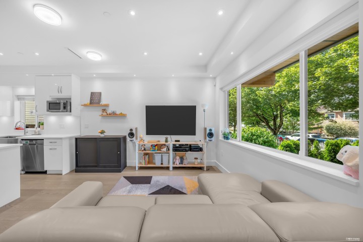 Photo 4 at 3342 E 24th Avenue, Renfrew Heights, Vancouver East