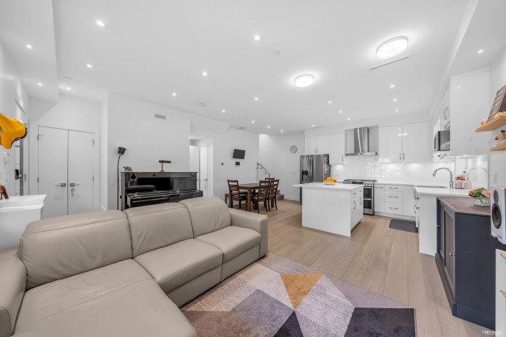 Photo 8 at 3342 E 24th Avenue, Renfrew Heights, Vancouver East