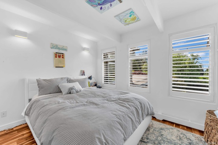 Photo 12 at 1555 Queens Avenue, West Vancouver