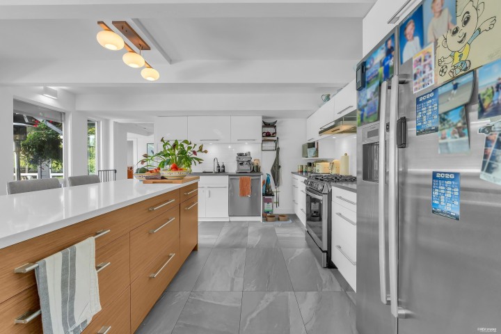 Photo 5 at 1555 Queens Avenue, West Vancouver