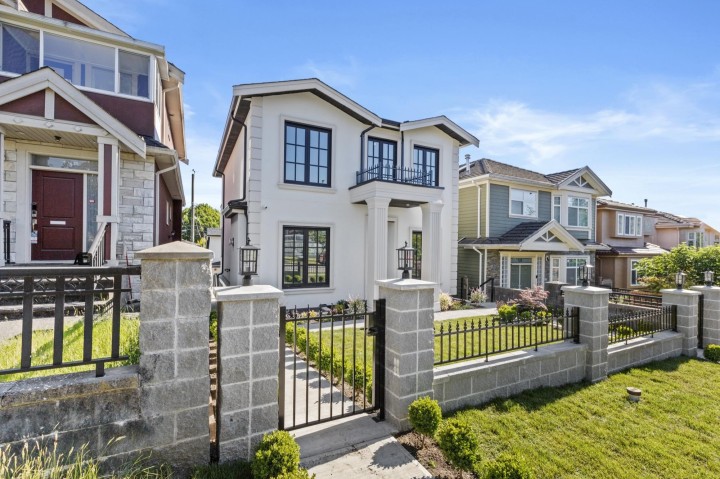Photo 2 at 134 E 63rd Avenue, South Vancouver, Vancouver East
