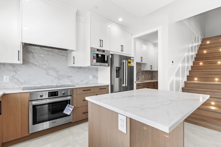Photo 12 at 134 E 63rd Avenue, South Vancouver, Vancouver East