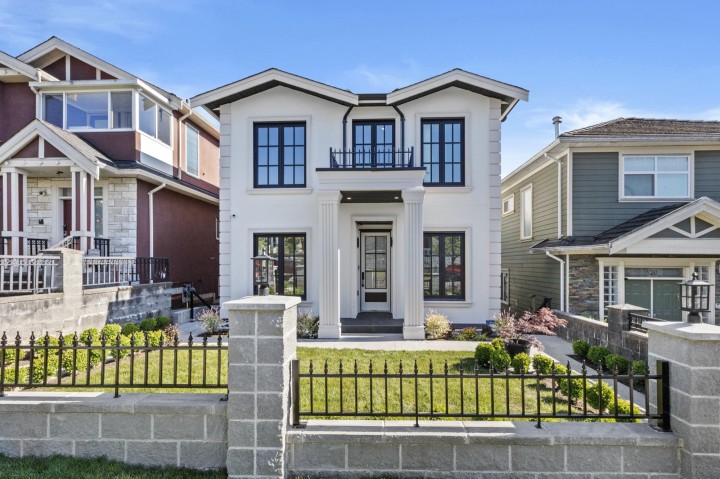 Photo 1 at 134 E 63rd Avenue, South Vancouver, Vancouver East
