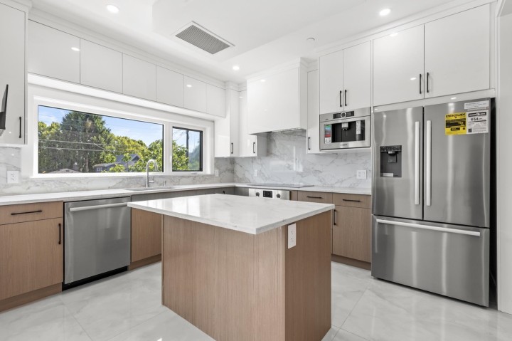 Photo 9 at 134 E 63rd Avenue, South Vancouver, Vancouver East