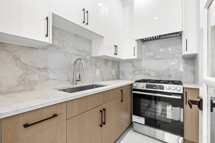 Photo 11 at 134 E 63rd Avenue, South Vancouver, Vancouver East