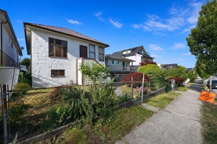 Photo 2 at 2354 E 33rd Avenue, Collingwood VE, Vancouver East