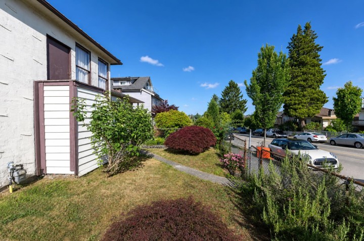 Photo 3 at 2354 E 33rd Avenue, Collingwood VE, Vancouver East