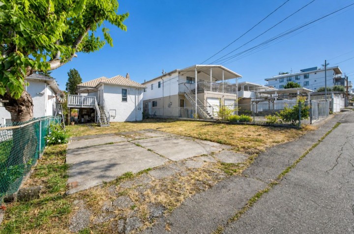 Photo 5 at 2354 E 33rd Avenue, Collingwood VE, Vancouver East