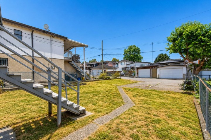Photo 4 at 2354 E 33rd Avenue, Collingwood VE, Vancouver East
