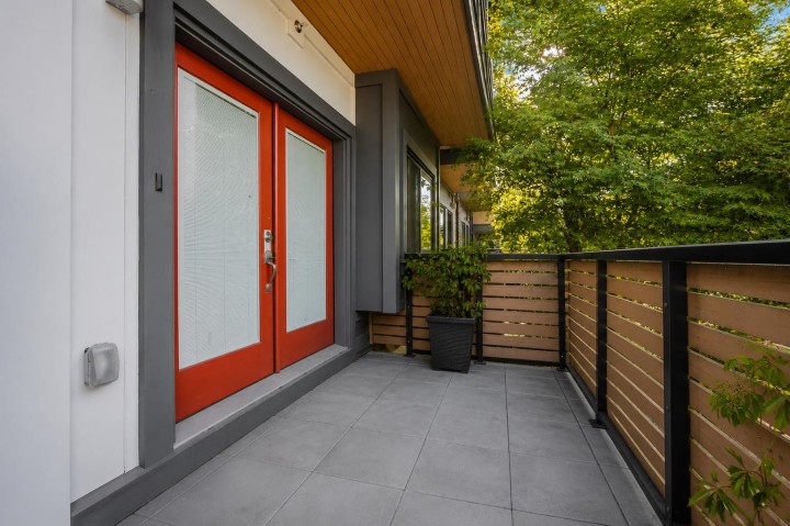 Photo 2 at 2412 Dundas Street, Hastings Sunrise, Vancouver East