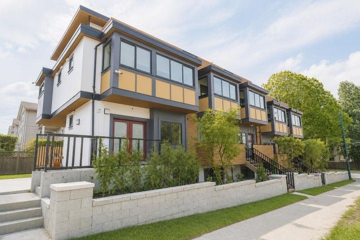 Photo 1 at 2412 Dundas Street, Hastings Sunrise, Vancouver East