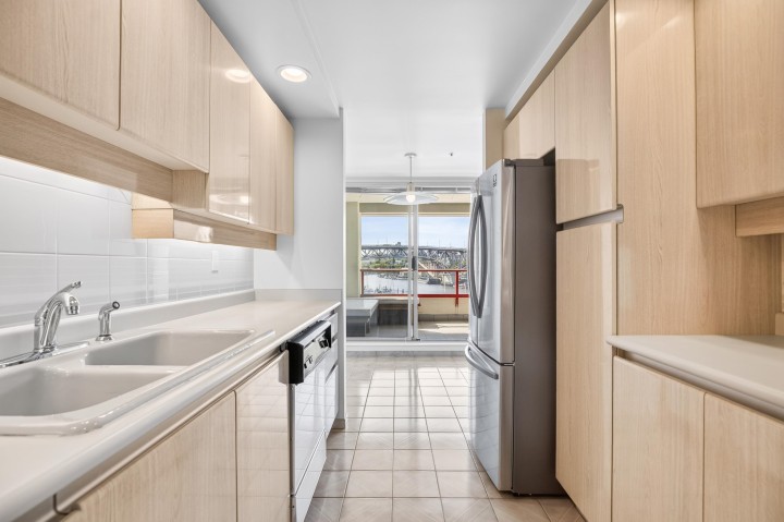 Photo 12 at 502 - 1012 Beach Avenue, Yaletown, Vancouver West