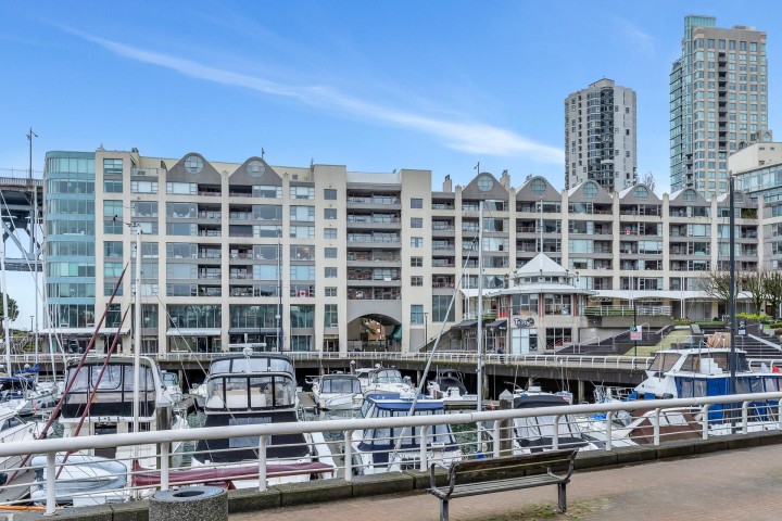Photo 1 at 502 - 1012 Beach Avenue, Yaletown, Vancouver West