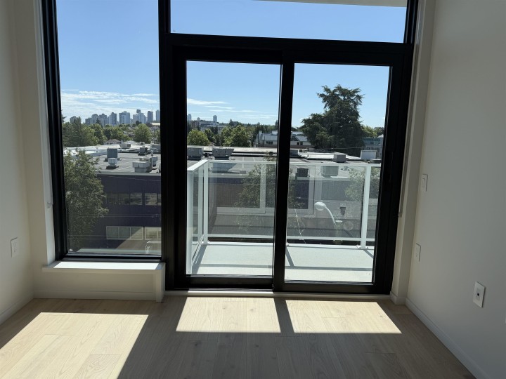 Photo 10 at 462 - 5189 Earles Street, Collingwood VE, Vancouver East