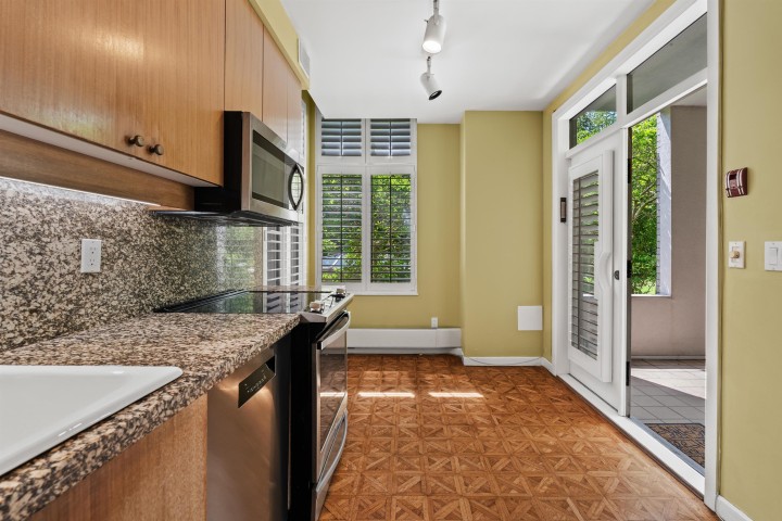 Photo 15 at 102 - 5850 Balsam Street, Kerrisdale, Vancouver West