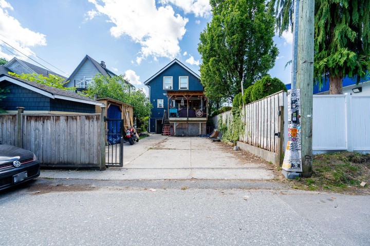 Photo 11 at 1329 E 12th Avenue, Grandview Woodland, Vancouver East