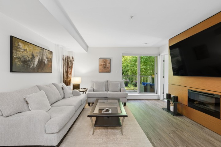 Photo 3 at 102 - 2832 Capilano Road, Capilano NV, North Vancouver