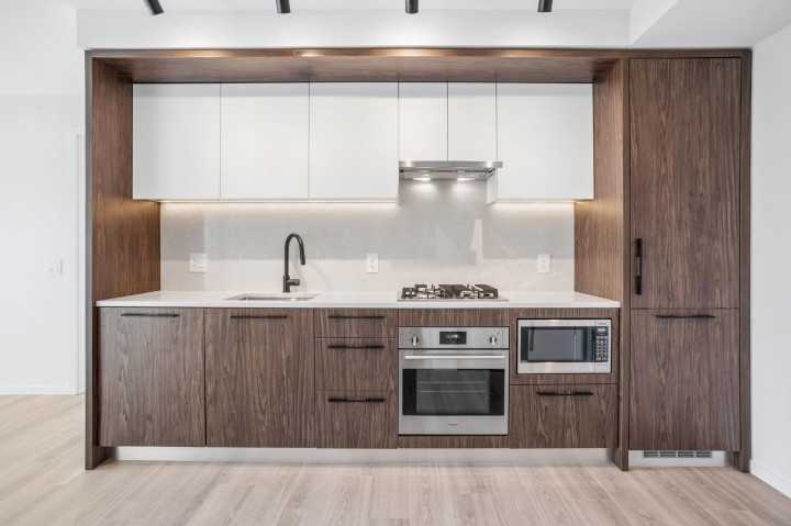 Photo 2 at 216 - 2729 Kingsway, Collingwood VE, Vancouver East