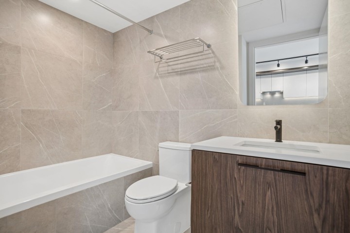 Photo 3 at 216 - 2729 Kingsway, Collingwood VE, Vancouver East