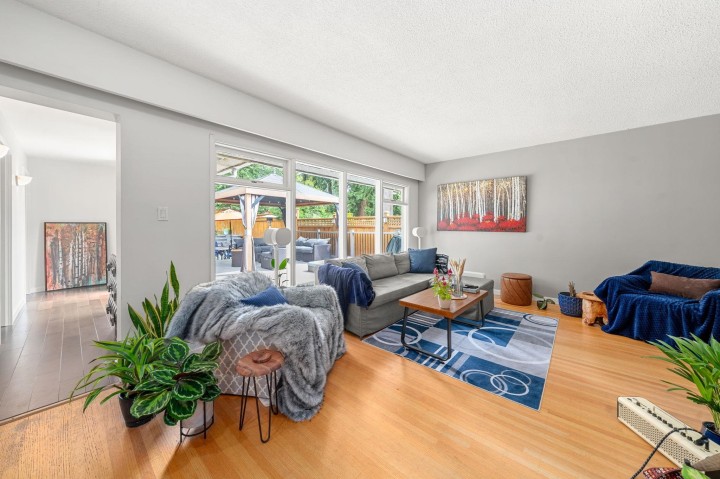 Photo 3 at 1120 Wellington Drive, Lynn Valley, North Vancouver