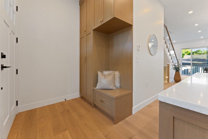 Photo 3 at 2578 E 4th Avenue, Renfrew VE, Vancouver East