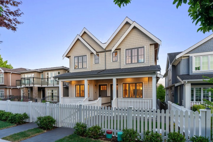Photo 1 at 2578 E 4th Avenue, Renfrew VE, Vancouver East