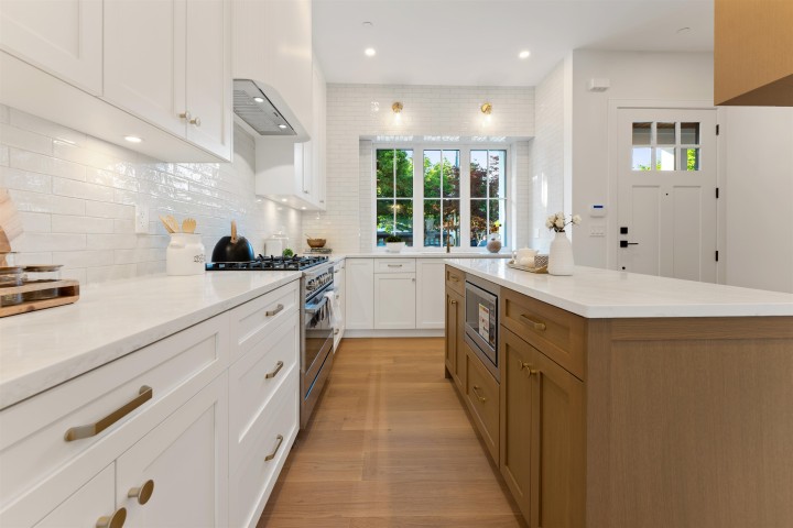 Photo 5 at 2578 E 4th Avenue, Renfrew VE, Vancouver East