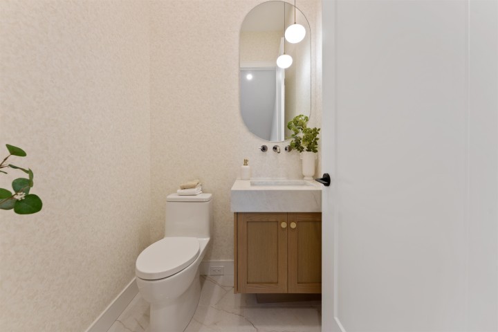 Photo 11 at 2578 E 4th Avenue, Renfrew VE, Vancouver East