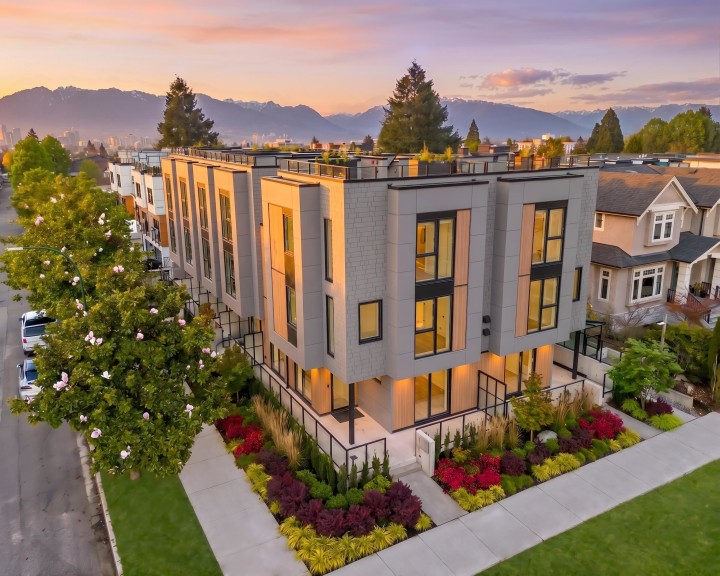 Photo 2 at 595 W 29th Avenue, Cambie, Vancouver West