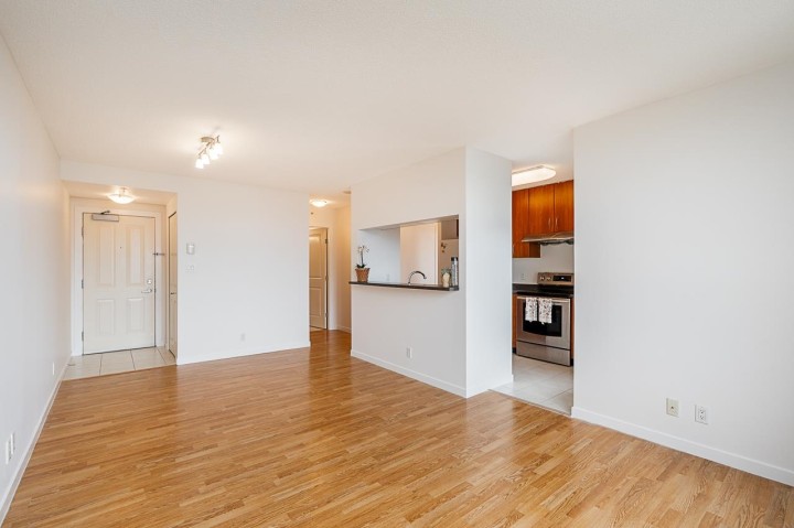 Photo 7 at 2409 - 3663 Crowley Drive, Collingwood VE, Vancouver East