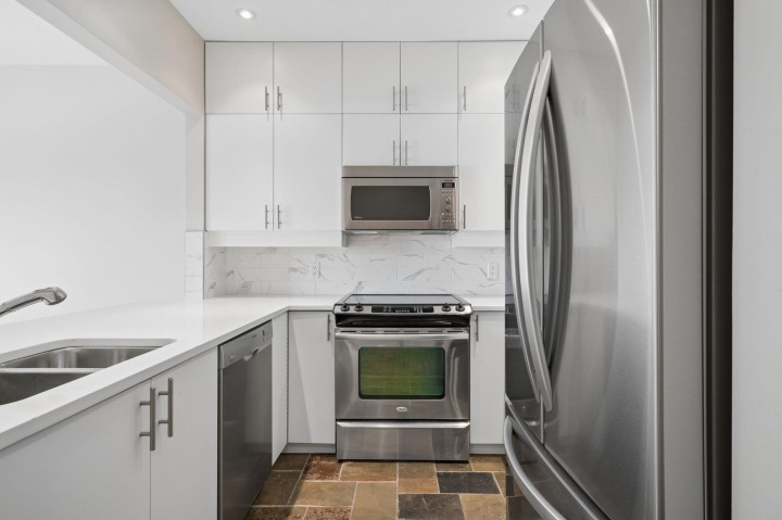 Photo 8 at 305 - 1990 E Kent Avenue South, South Marine, Vancouver East