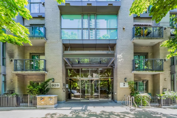 Photo 3 at 1104 - 928 Richards Street, Yaletown, Vancouver West