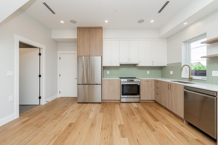 Photo 2 at 2 - 678 E 22nd Avenue, Fraser VE, Vancouver East